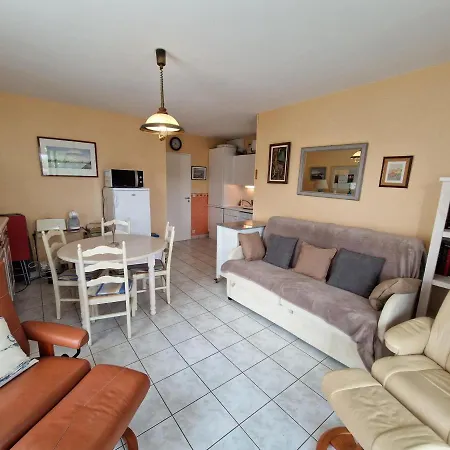 Chatelaillon-Plage Centre-Ville: Apt 4 Pers, Balcon, Parking, Piscine, Wifi Apartment