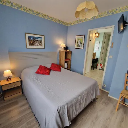 Chatelaillon-Plage Centre-Ville: Apt 4 Pers, Balcon, Parking, Piscine, Wifi